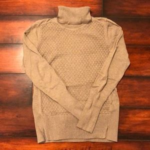 👚New York & Company turtle neck👚